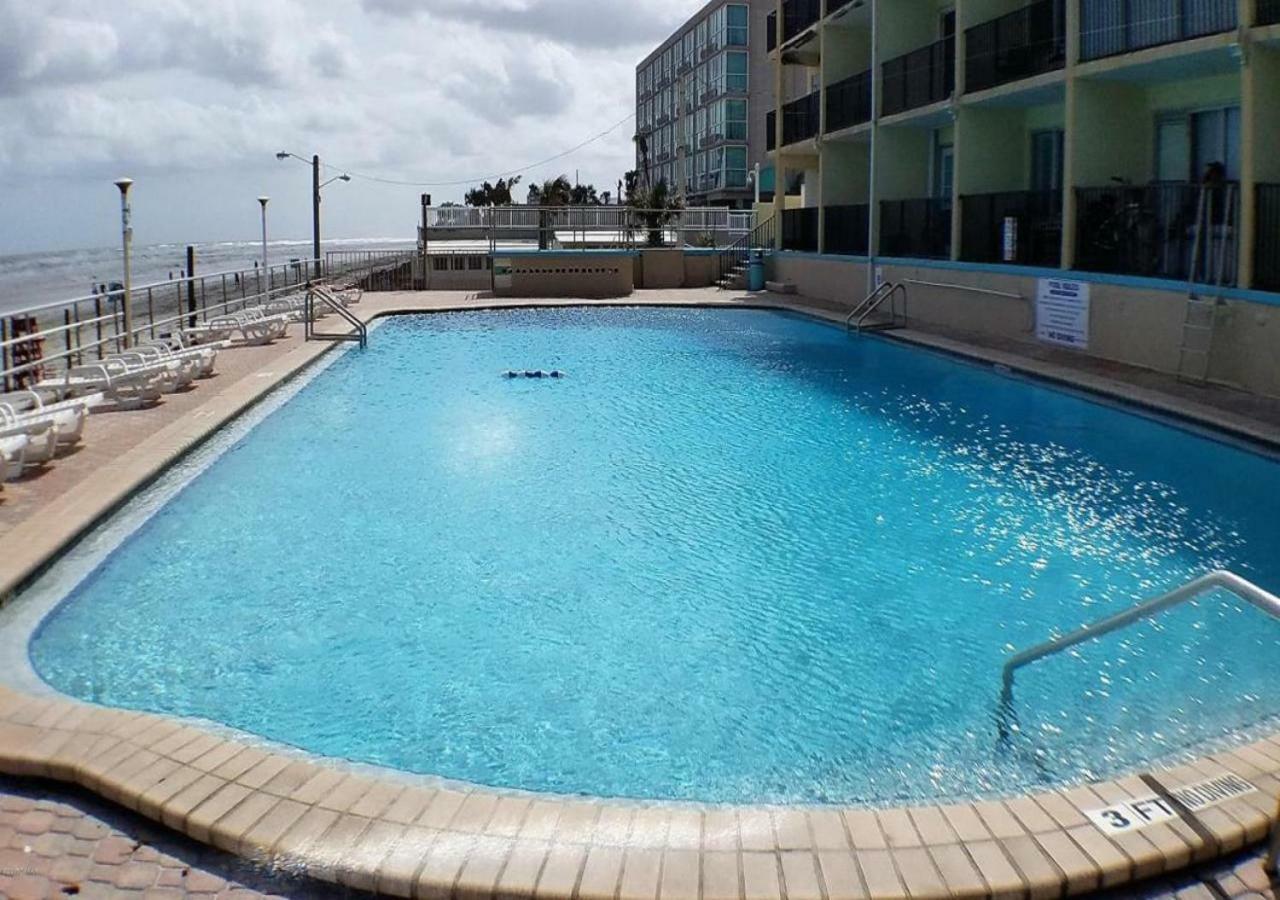 Apartment Ocean Breeze - Direct Ocean Front-Pool Is Open Daytona Beach