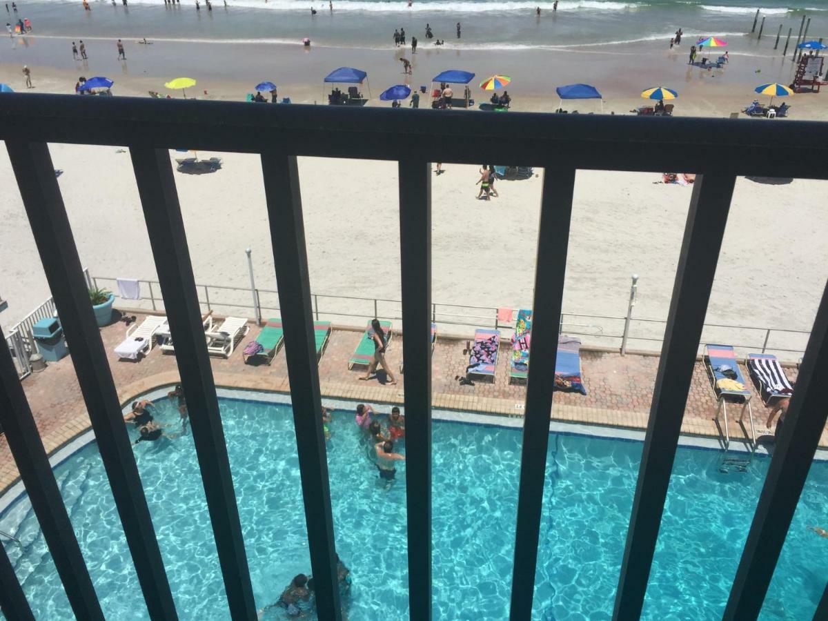 Ocean Breeze - Direct Ocean Front-Pool Is Open Apartment Daytona Beach