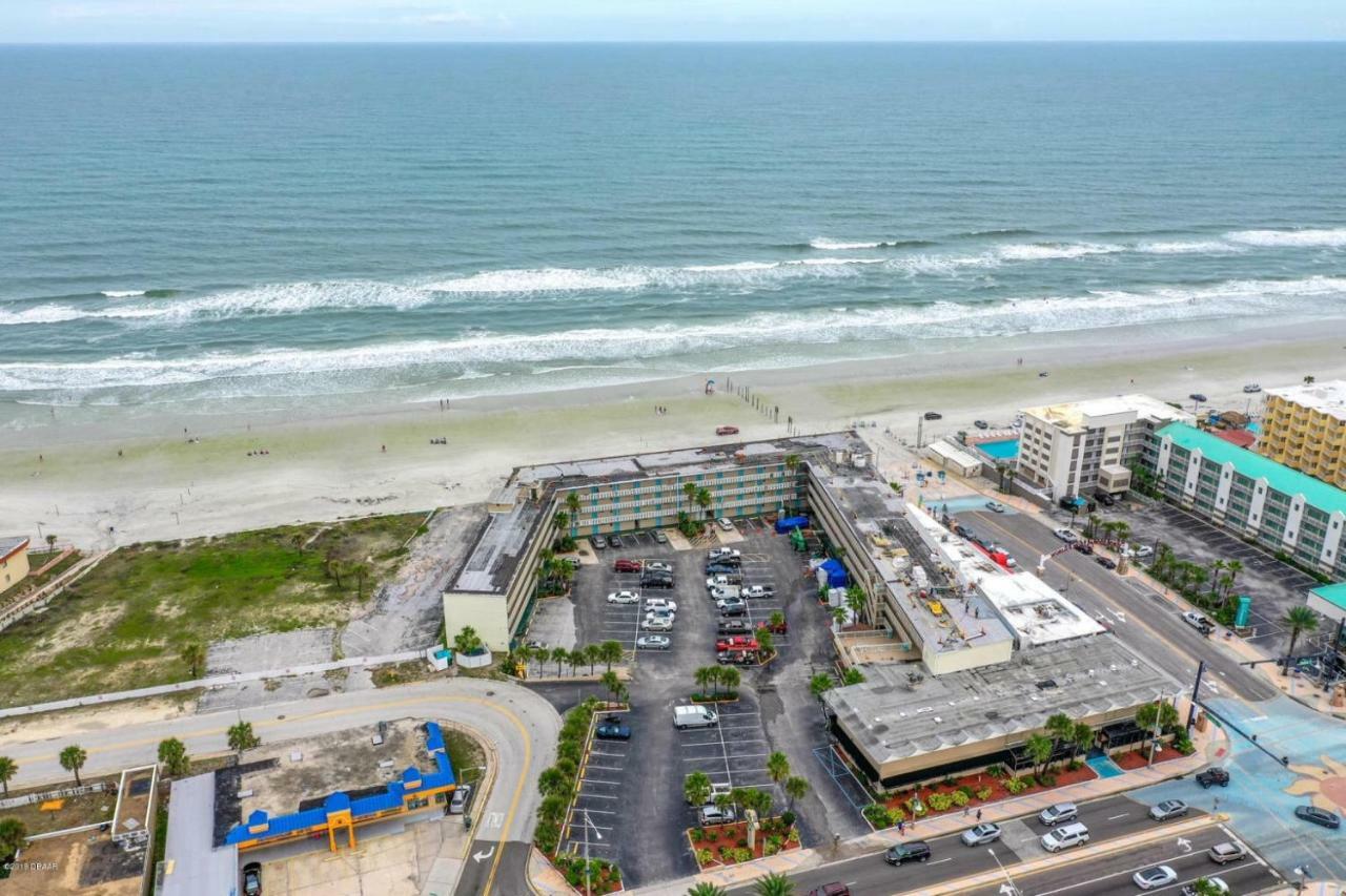 Ocean Breeze - Direct Ocean Front-Pool Is Open Apartment Daytona Beach