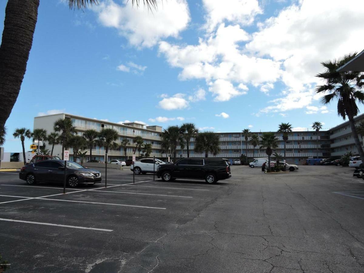 Ocean Breeze - Direct Ocean Front-Pool Is Open * Daytona Beach
