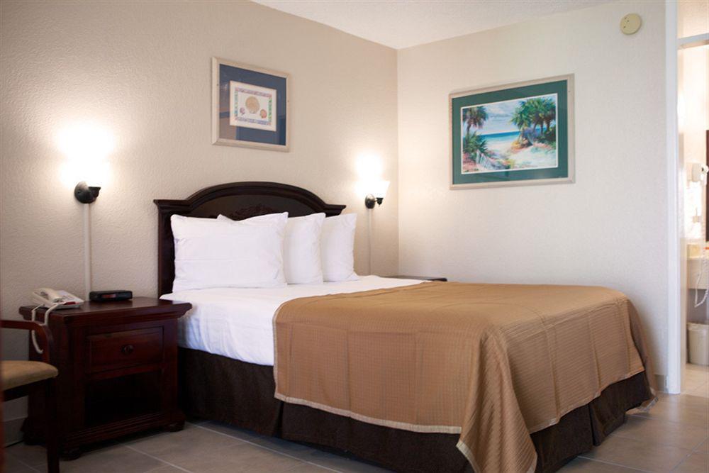 Hotel Clearwater 2*