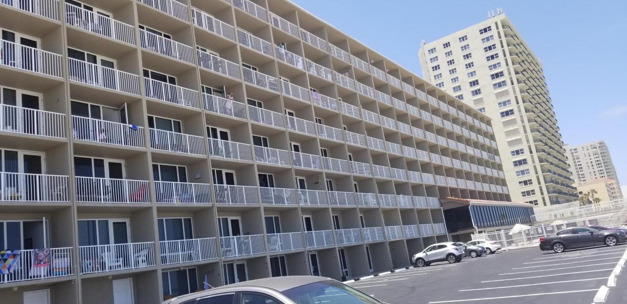 Pirates Cove Unit G22 3* Daytona Beach