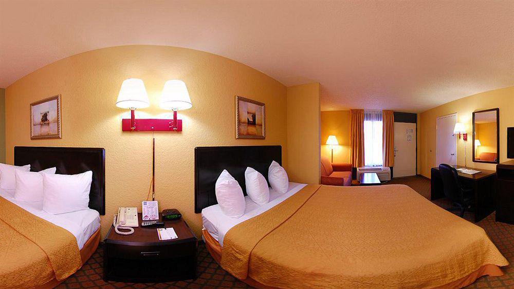 Quality & Airport Hotel 2*