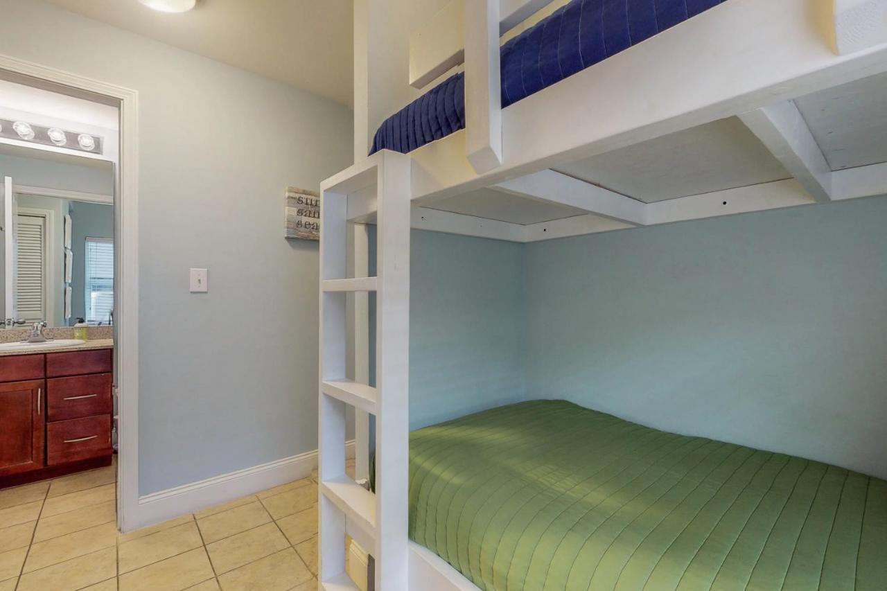 The Laketown Wharf Apartment