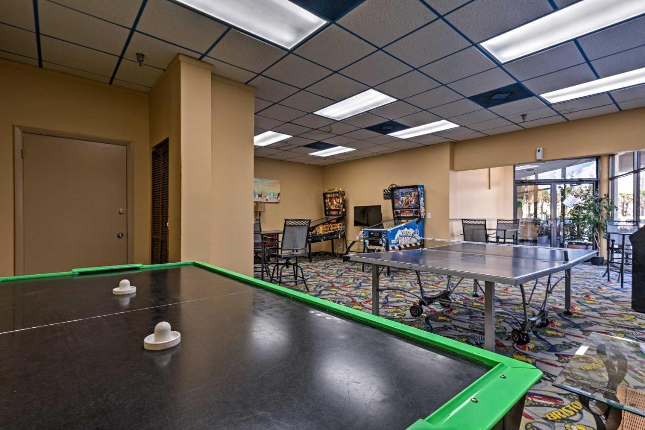 Apartment Oceanfront Resort-style Getaway - Walk To Beach! Daytona Beach