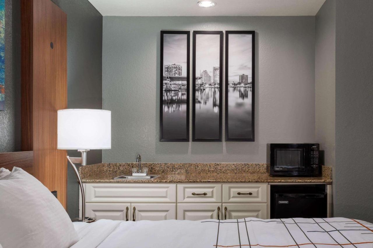 La Quinta By Wyndham Northeast *newly Renovated 3* St. Petersburg