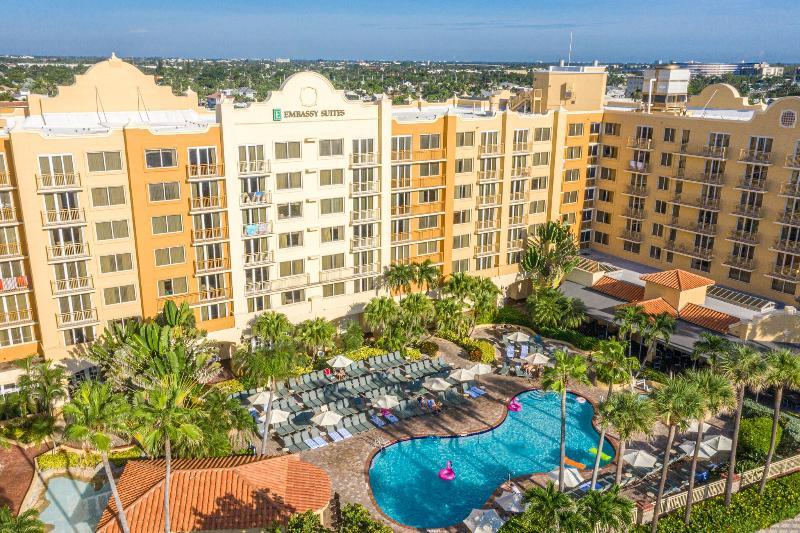 Embassy By Hilton Deerfield & 3*