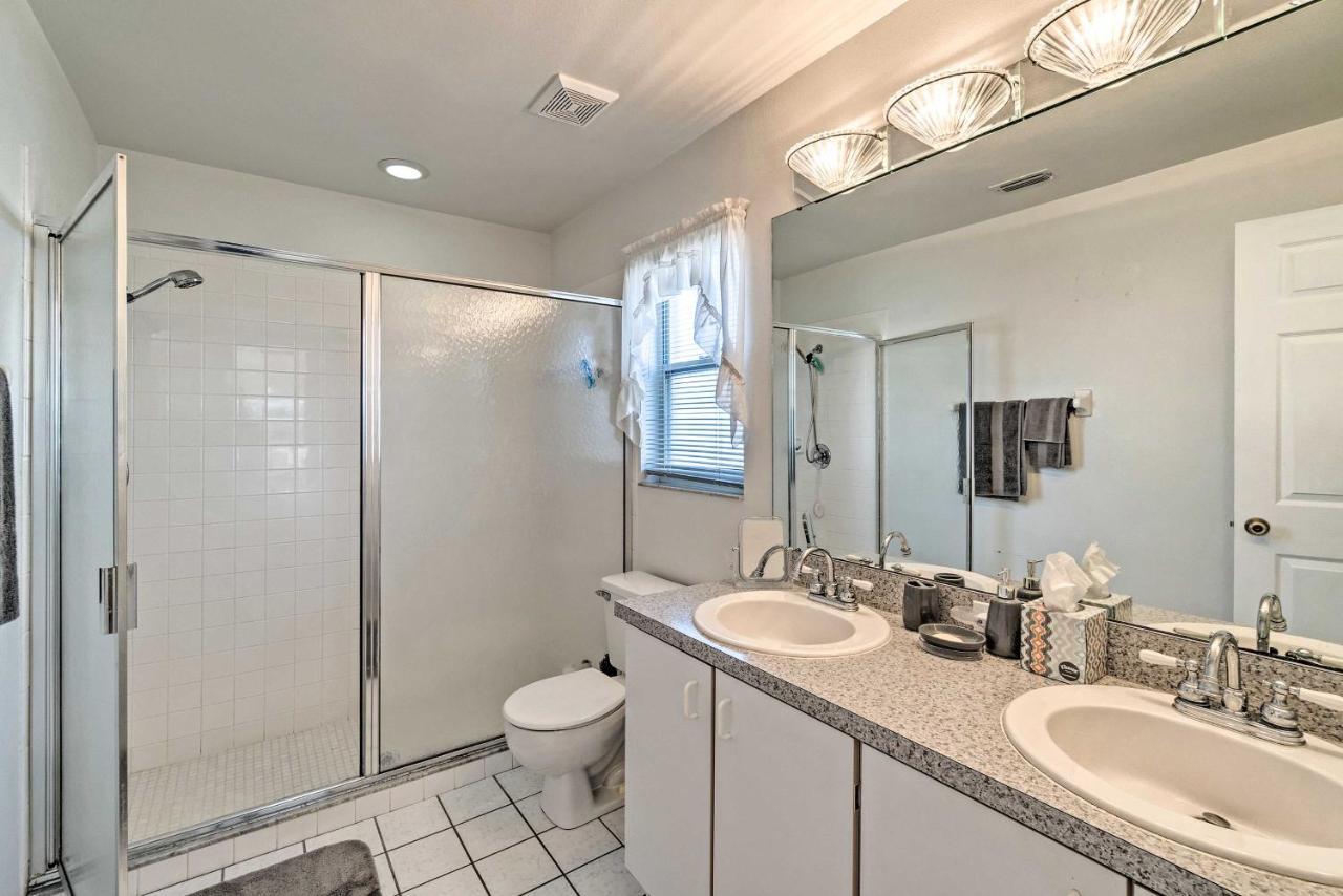Holiday home Retreat With Backyard Oasis Near Beach! Bradenton