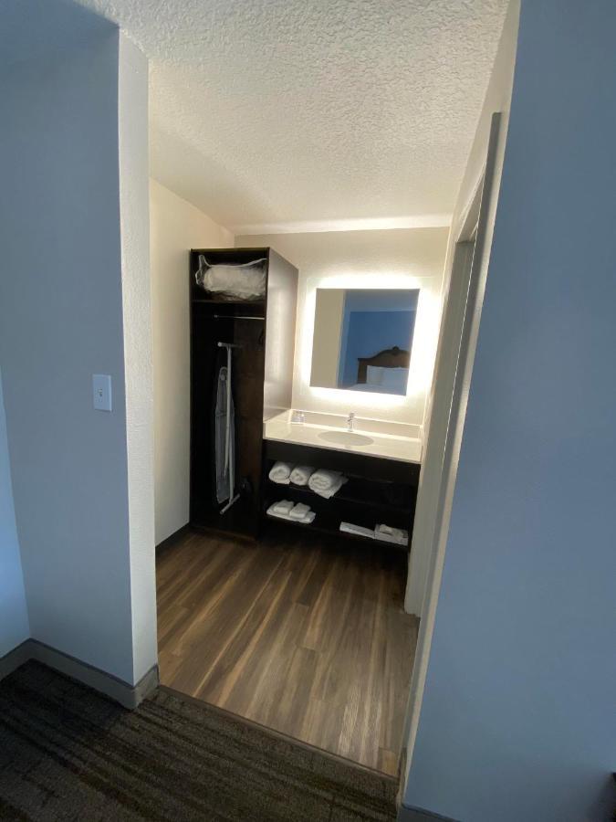 Hotel South & 2*