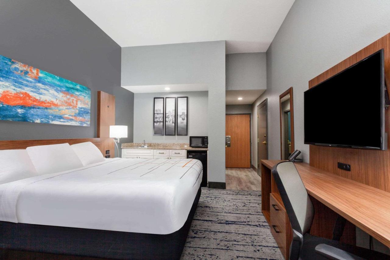 La Quinta By Wyndham Northeast *newly Renovated Hotel 3*