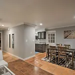 2-Story Pensacola Home With Game Room And Private Yard