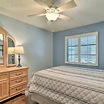 Sunny Seminole Home With Pool, 4 Miles To Beach!