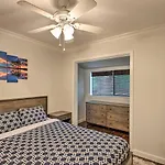 2-Story Pensacola Home With Game Room And Private Yard