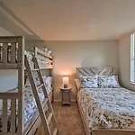 Resort Condo With Balcony And Stunning Ocean Views!