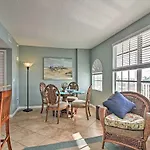 Coastal Condo With Pool, Walk To Clearwater Beach!