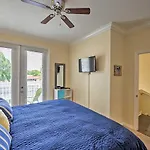 Cape Coral Escape With Screened Pool, Near Beaches!