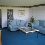 Regal Grand Lakeside Inn