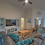 Breezy Gulf Coast Getaway About 4 Mi To Beach Park