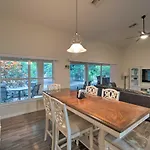 Breezy Gulf Coast Getaway About 4 Mi To Beach Park