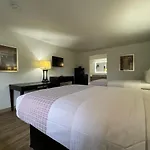 Tricove Inn & Suites