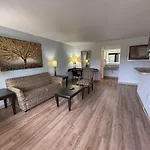 Tricove Inn & Suites