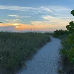 Twin Palms At Siesta