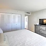 Resort Condo With Balcony And Stunning Ocean Views!