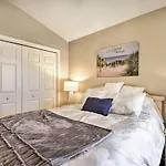 Sunny Courtyard Villa With Patio Golf And Dine!