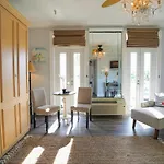 Palm Beach Hotel With Juliette Balconies! 2 Blocks From Beach! Historic Landmark