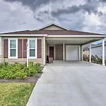 Quiet Home In The Villages With Pool Access!