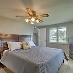 Charming Home With Patio, 7 Mi To Sunset Beach!
