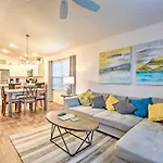 Quiet Home In The Villages With Pool Access!