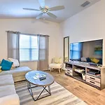 Quiet Home In The Villages With Pool Access!
