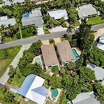 Kicback Cabana By Beach Retreats