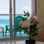 Hollywood Beach Apartment