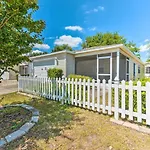 Sunny Home In The Villages With Lanai And Pool Access!