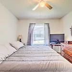 Sunny Home In The Villages With Lanai And Pool Access!