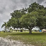 Lake Okeechobee Fishing Retreat With Fire Pit!