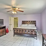 Lake Okeechobee Fishing Retreat With Fire Pit!