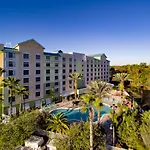 Comfort Suites Maingate East