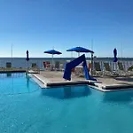 421-Fully Renovated, Wifi, Pool, Amazing Views, Near Bucs Stadium