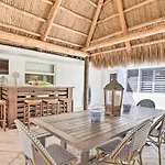 Tropical Palm Beach Escape With Outdoor Paradise!