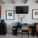 Bay View, Studio206, Beach Steps Away! Pool+Wifi