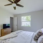 Peaceful Lady Lake Home With Screened-In Porch!