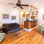 Hibiscus Coffee & Guesthouse