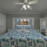 Pcb Condo With Community Perks And Beach Access