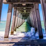 Tropical Villas Of Venice Beach