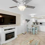 Pelican Walk 510