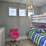 Luxe Cape Coral Escape With Boat Dock And Cabana!