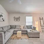The Villages Villa With Community Amenities!